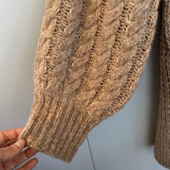 Over sized sweater. Brand new never worn - Picture 3 of 3